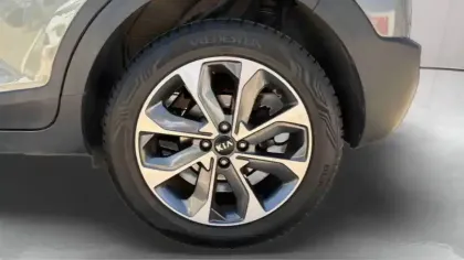 Photo 10 Kia Stonic  1.0 T-GDi 100 ch ISG BVM5