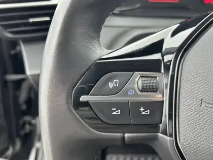 Photo 17 Peugeot 208  PureTech 100 S&S BVM6