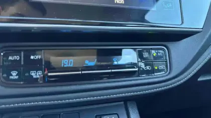 Photo 18 Toyota Auris  Hybride 136h