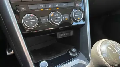 Photo 20 Volkswagen T-roc  1.0 TSI 110 Start/Stop BVM6