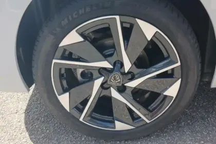 Photo 31 Peugeot 308  Hybrid 145 e-DCS6