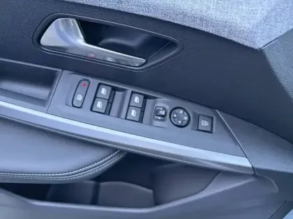 Photo 24 Peugeot 3008  Hybrid 145 e-DCS6