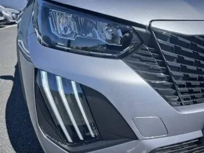 Photo 15 Peugeot 2008  Hybrid 110 e-DCS6