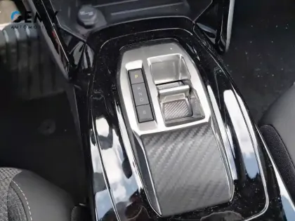 Photo 18 Peugeot 2008  Electrique 54 kWh 156 ch