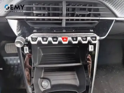 Photo 17 Peugeot 2008  Electrique 54 kWh 156 ch