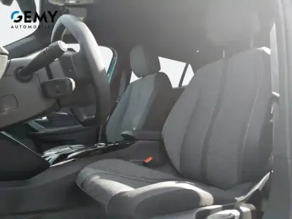Photo 8 Peugeot 2008  Electrique 54 kWh 156 ch