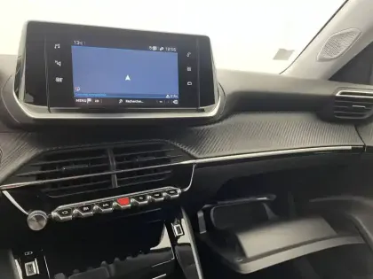 Photo 27 Peugeot 2008  PureTech 130 S&S BVM6