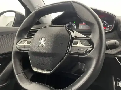 Photo 28 Peugeot 2008  PureTech 130 S&S BVM6