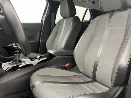 Photo 13 Peugeot 2008  PureTech 130 S&S BVM6