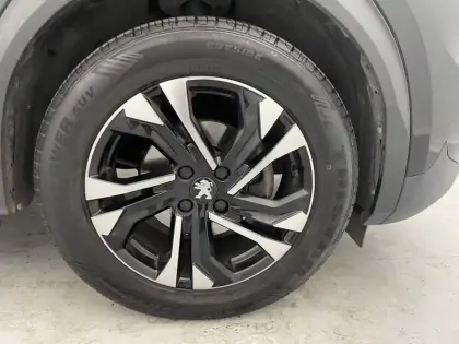 Photo 17 Peugeot 2008  PureTech 130 S&S BVM6