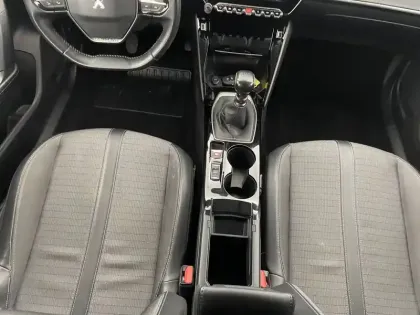 Photo 24 Peugeot 2008  PureTech 130 S&S BVM6