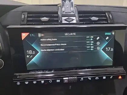 Photo 21 DS DS 7 DS7 Crossback Hybride E-Tense 225 EAT8