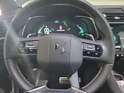 Photo 8 DS DS 7 DS7 Crossback Hybride E-Tense 225 EAT8