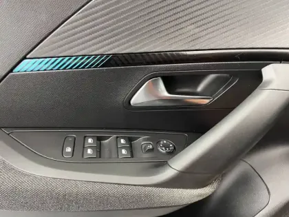 Photo 31 Peugeot 2008  PureTech 130 S&S EAT8