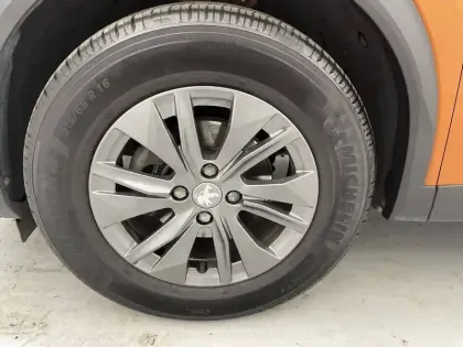 Photo 16 Peugeot 2008  PureTech 130 S&S EAT8