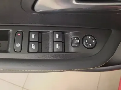 Photo 24 Peugeot 208  PureTech 100 S&S EAT8