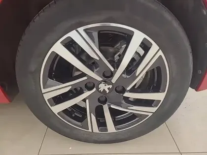 Photo 12 Peugeot 208  PureTech 100 S&S EAT8