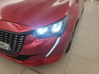 Photo 15 Peugeot 208  PureTech 100 S&S EAT8