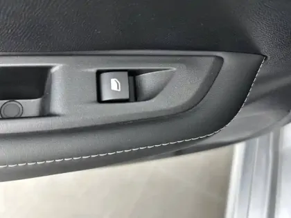 Photo 14 Peugeot 208  Hybrid 110 ch e-DCS6