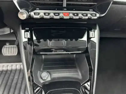 Photo 27 Peugeot 208  Hybrid 110 ch e-DCS6