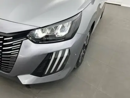 Photo 15 Peugeot 208  Hybrid 110 ch e-DCS6