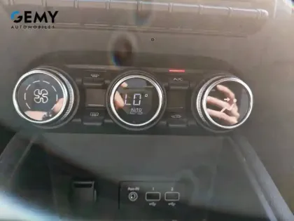 Photo 28 Renault Captur  E-Tech 145 - 21