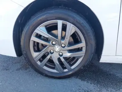 Photo 12 Peugeot 208  BlueHDi 100 S&S BVM6