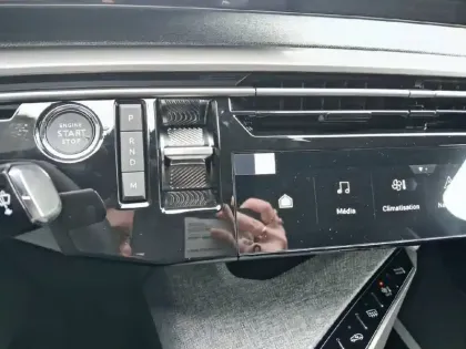 Photo 13 Peugeot 5008  Hybrid 145 ch e-DCS6