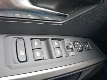 Photo 19 Peugeot 5008  Hybrid 145 ch e-DCS6