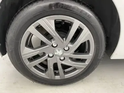 Photo 22 Peugeot 208  PureTech 100 S&S BVM6