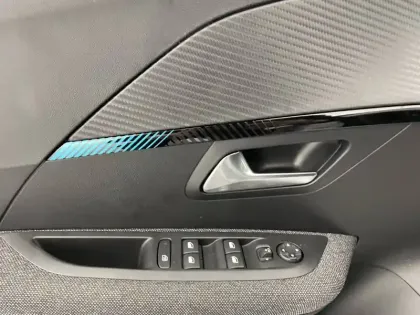 Photo 36 Peugeot 208  PureTech 100 S&S BVM6