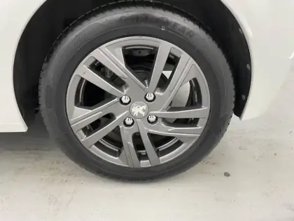 Photo 23 Peugeot 208  PureTech 100 S&S BVM6