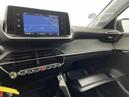 Photo 32 Peugeot 208  PureTech 100 S&S BVM6