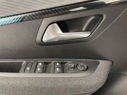 Photo 31 Peugeot 208  PureTech 100 S&S BVM6
