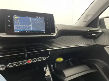 Photo 27 Peugeot 2008  PureTech 100 S&S BVM6