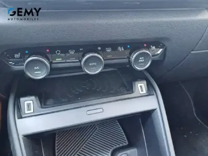 Photo 14 Citroën C4 e- 136 ch Automatique