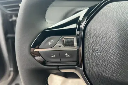 Photo 19 Peugeot 2008  Electrique 54 kWh 156 ch