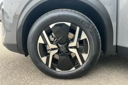 Photo 11 Peugeot 2008  Electrique 54 kWh 156 ch