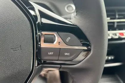 Photo 18 Peugeot 2008  Electrique 54 kWh 156 ch