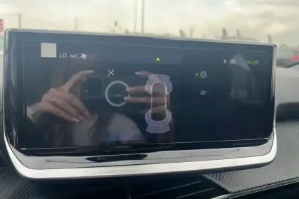 Photo 17 Peugeot 2008  Electrique 54 kWh 156 ch