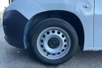 Photo 13 Peugeot Partner  FOURGON STANDARD 650 KG BLUEHDI 130 S&S EAT8