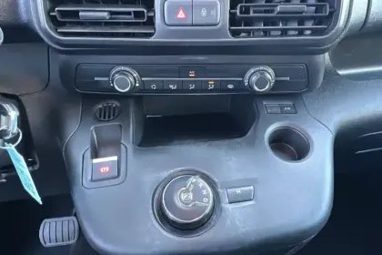 Photo 16 Peugeot Partner  FOURGON STANDARD 650 KG BLUEHDI 130 S&S EAT8