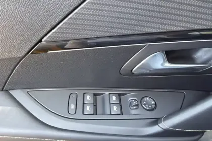 Photo 28 Peugeot 208  PureTech 130 S&S EAT8