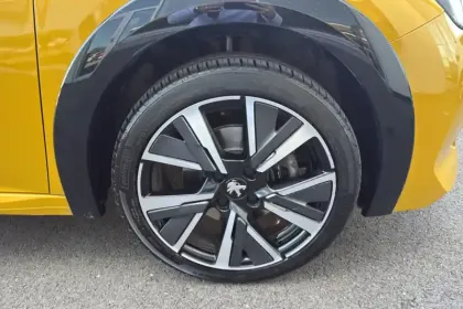 Photo 11 Peugeot 208  PureTech 130 S&S EAT8