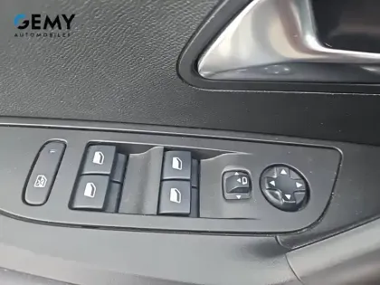 Photo 18 Peugeot 2008  Electrique 136 ch