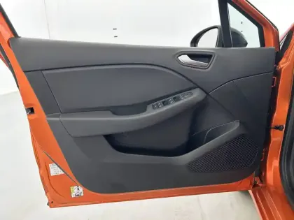 Photo 19 Renault Clio  E-Tech hybride 145