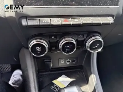 Photo 24 Renault Captur  E-Tech hybride 145