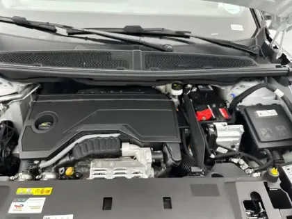 Photo 31 Peugeot 3008  Hybrid 145 e-DCS6