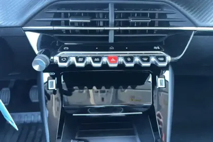 Photo 24 Peugeot 208  100 S&S BVM6