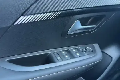 Photo 18 Peugeot 208  100 S&S BVM6